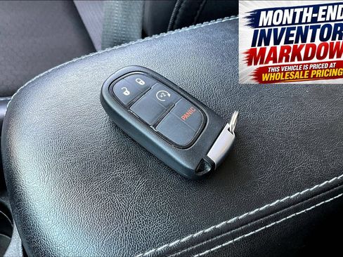 Used 2021 Jeep Cherokee Latitude Plus AWD/4WD image 37