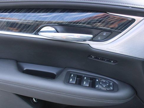 Used 2024 Cadillac XT6 Premium Luxury AWD/4WD image 9