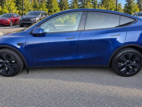 Used 2025 Tesla Model Y Long Range AWD/4WD image 8