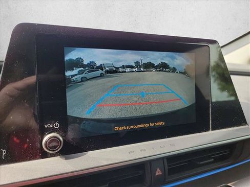 Used 2023 Toyota Prius XLE FWD image 17