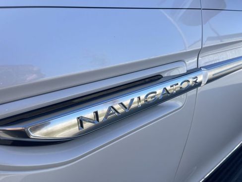 Used 2019 Lincoln Navigator L Reserve image 12