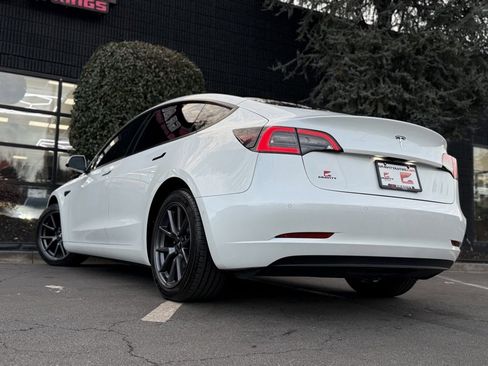 Used 2022 Tesla Model 3 Standard Range image 19
