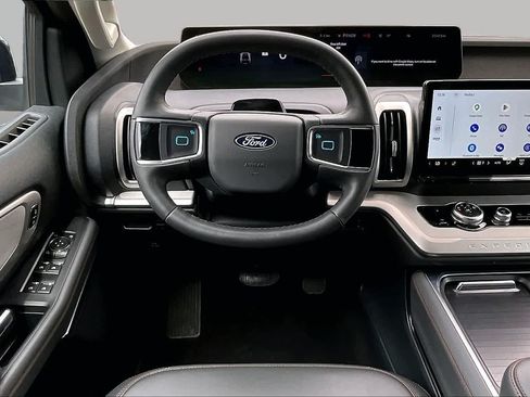 Used 2025 Ford Expedition Active RWD image 6