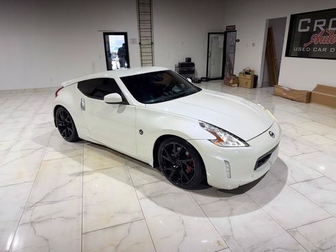 Used 2013 Nissan 370Z Touring w/ Sport Pkg RWD image 3