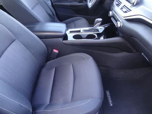 Used 2023 Nissan Altima 2.5 SV FWD image 13