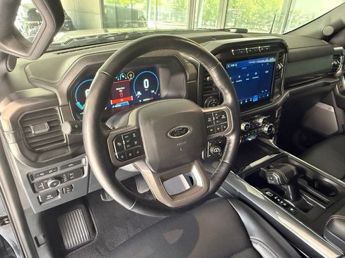 Used 2022 Ford F150 Lariat w/ Equipment Group 502A High AWD/4WD image 4
