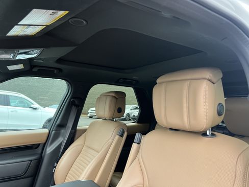 Certified 2023 Land Rover Discovery Metropolitan Edition AWD/4WD image 19