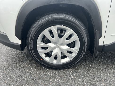 Used 2023 Toyota Corolla Cross L image 12