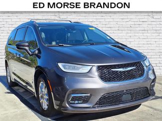 Used 2021 Chrysler Pacifica Touring-L w/ Uconnect Theater Family Group video 3