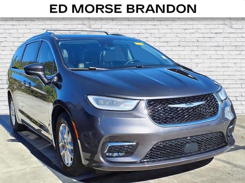 Used 2021 Chrysler Pacifica Touring-L w/ Uconnect Theater Family Group image 3