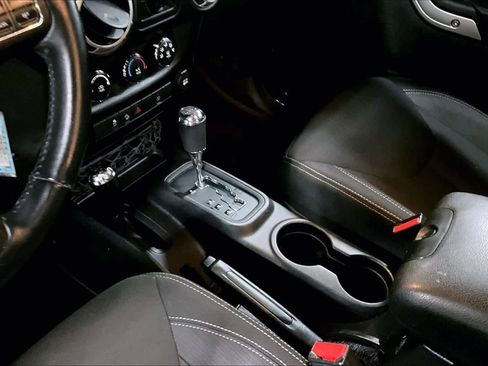 Used 2015 Jeep Wrangler Unlimited Sahara w/ Connectivity Group image 14