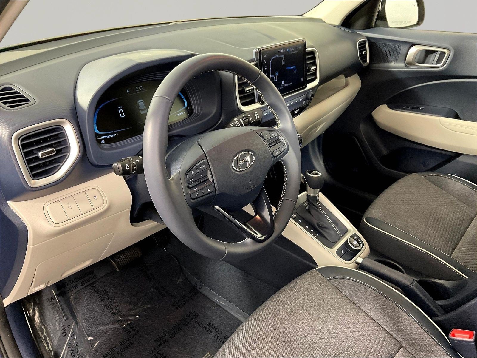 Used 2023 Hyundai Venue Limited FWD image 16