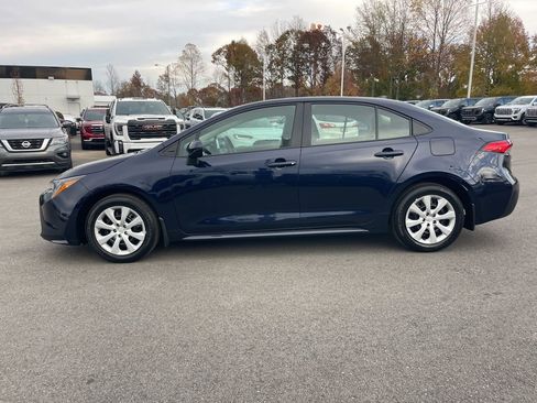 Used 2025 Toyota Corolla LE image 2