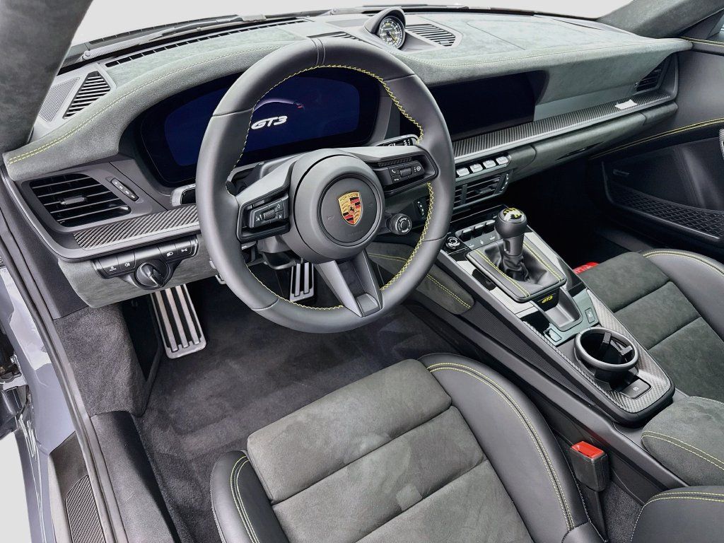 Certified 2026 Porsche 911 GT3 RWD image 4