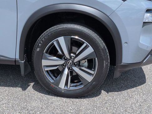 Used 2023 Nissan Rogue SL w/ SL Premium Package image 12