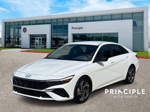 Used 2025 Hyundai Elantra Sport FWD image 1