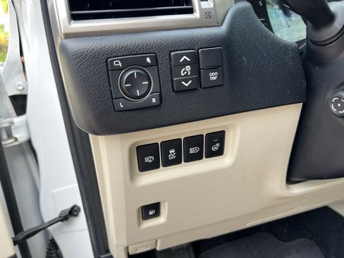 Used 2021 Lexus GX 460 Premium w/ Premium Package AWD/4WD image 38
