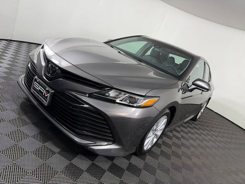 Used 2019 Toyota Camry LE FWD image 20