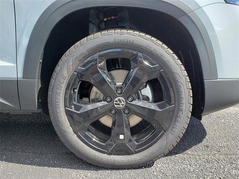 New 2025 Volkswagen Taos SEL image 12