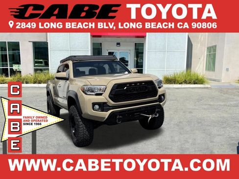 Used 2017 Toyota Tacoma TRD Off-Road AWD/4WD image 1