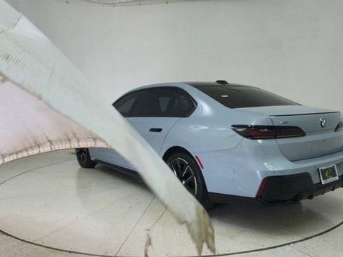 Used 2024 BMW 740i xDrive w/ Premium Package image 74