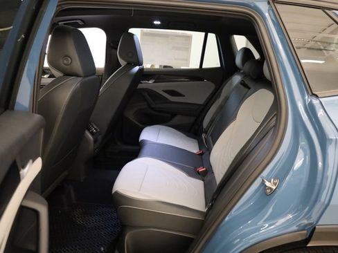 New 2026 Volkswagen Tiguan SE R-Line AWD/4WD image 32