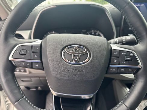 Used 2020 Toyota Highlander Platinum FWD image 19