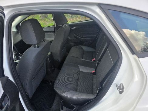 Used 2014 Ford Focus SE w/ SE Winter Package image 13