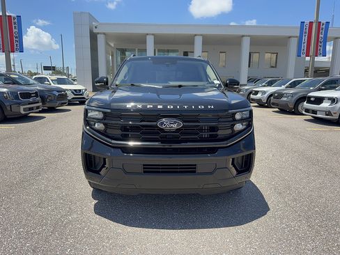 Certified 2025 Ford Expedition Max Active AWD/4WD image 3