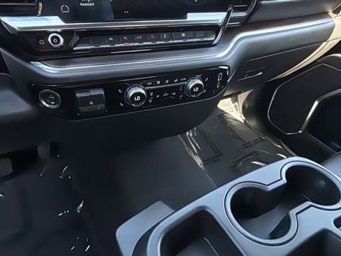 Used 2025 GMC Sierra 1500 SLT image 34