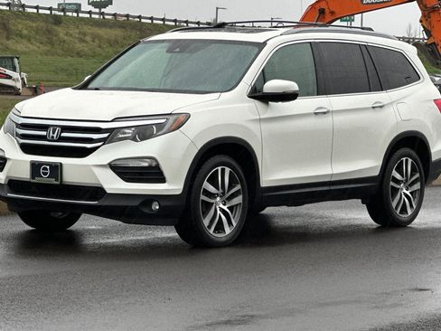 Used 2017 Honda Pilot Touring image 7