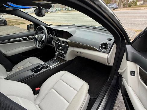 Used 2013 Mercedes-Benz C 250 Sedan image 6