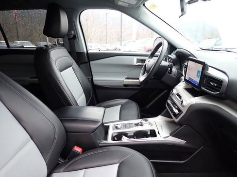 Used 2023 Ford Explorer XLT w/ Equipment Group 202A image 10
