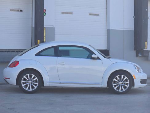 Used 2015 Volkswagen Beetle TDI FWD image 9