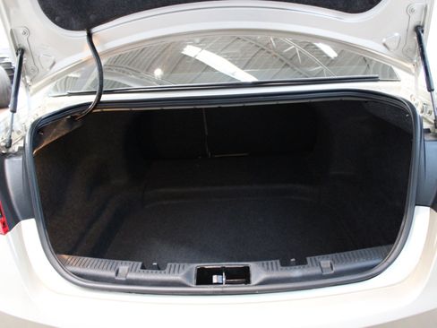 Used 2018 Ford Taurus SE image 13