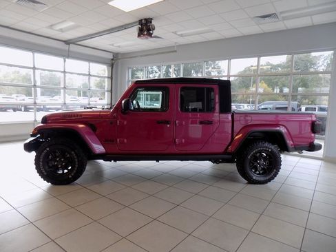 Certified 2024 Jeep Gladiator Sport image 3