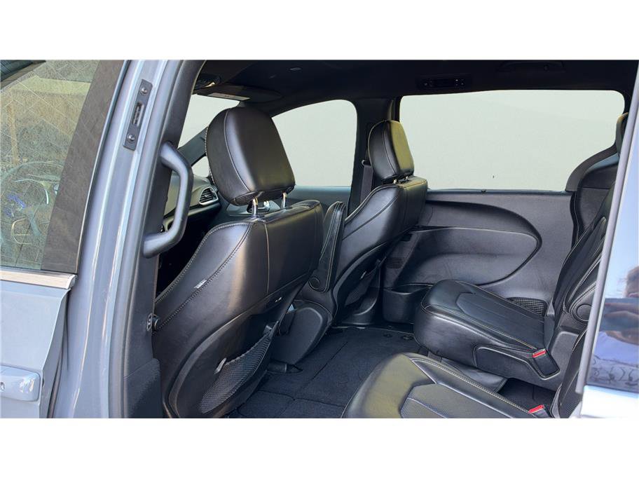 Used 2025 Chrysler Pacifica Select FWD image 19