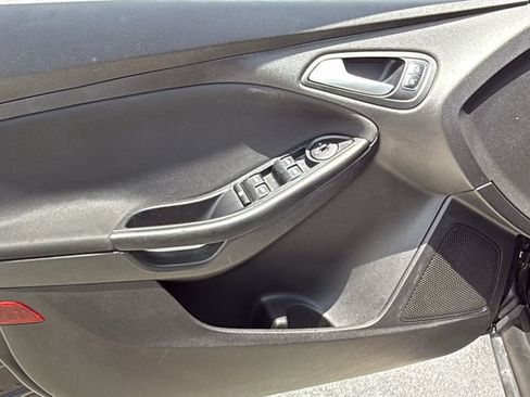 Used 2017 Ford Focus SE FWD image 19