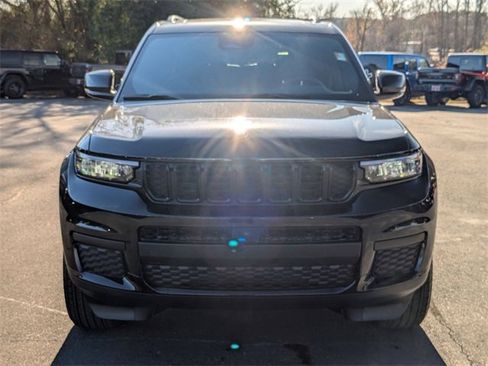 New 2025 Jeep Grand Cherokee L Altitude image 3