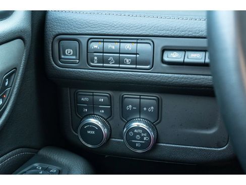 Used 2024 GMC Yukon Denali image 29