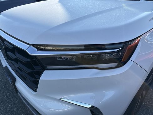 Used 2025 Honda Pilot Touring image 6