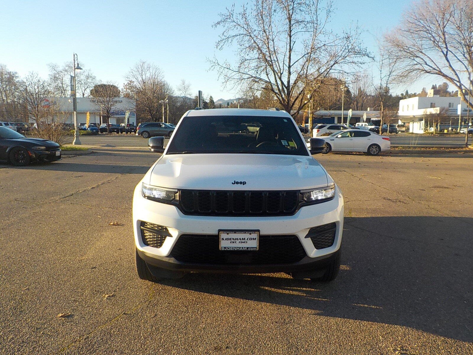 Used 2024 Jeep Grand Cherokee Altitude AWD/4WD image 3