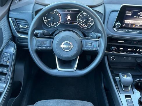 Used 2023 Nissan Rogue SV image 16