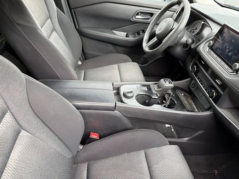 Used 2024 Nissan Rogue SV AWD/4WD image 9