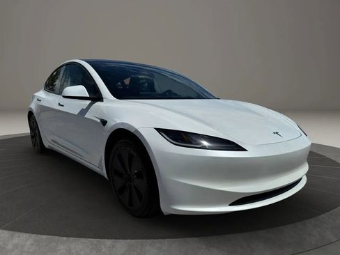 Used 2024 Tesla Model 3 Standard Range RWD image 4