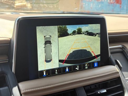 Used 2023 Chevrolet Suburban Premier AWD/4WD image 34