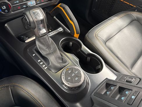 Used 2024 Ford Bronco Badlands w/ Sasquatch Package AWD/4WD image 28