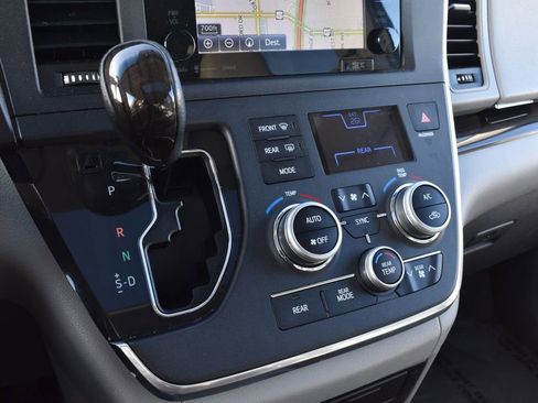 Used 2016 Toyota Sienna XLE image 24