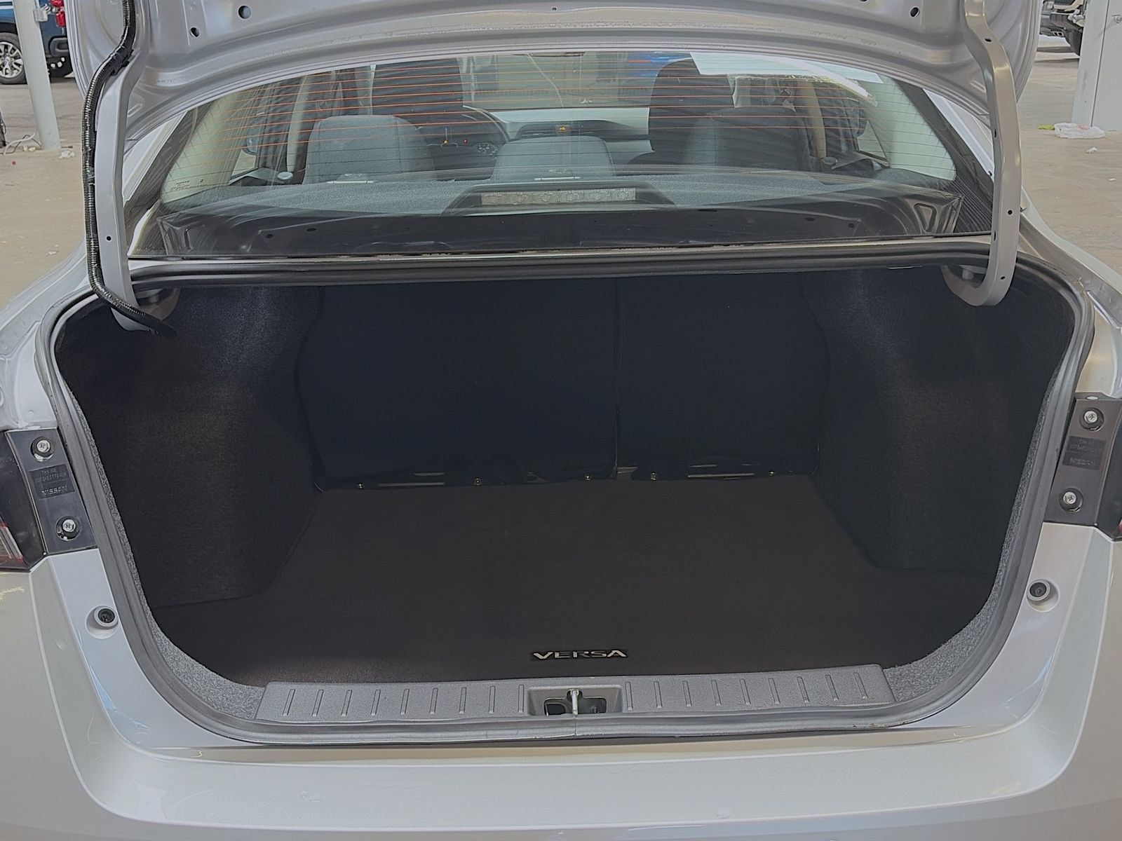 Used 2025 Nissan Versa SV FWD image 23