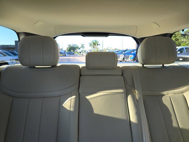 Used 2025 Land Rover Range Rover SE AWD/4WD image 16